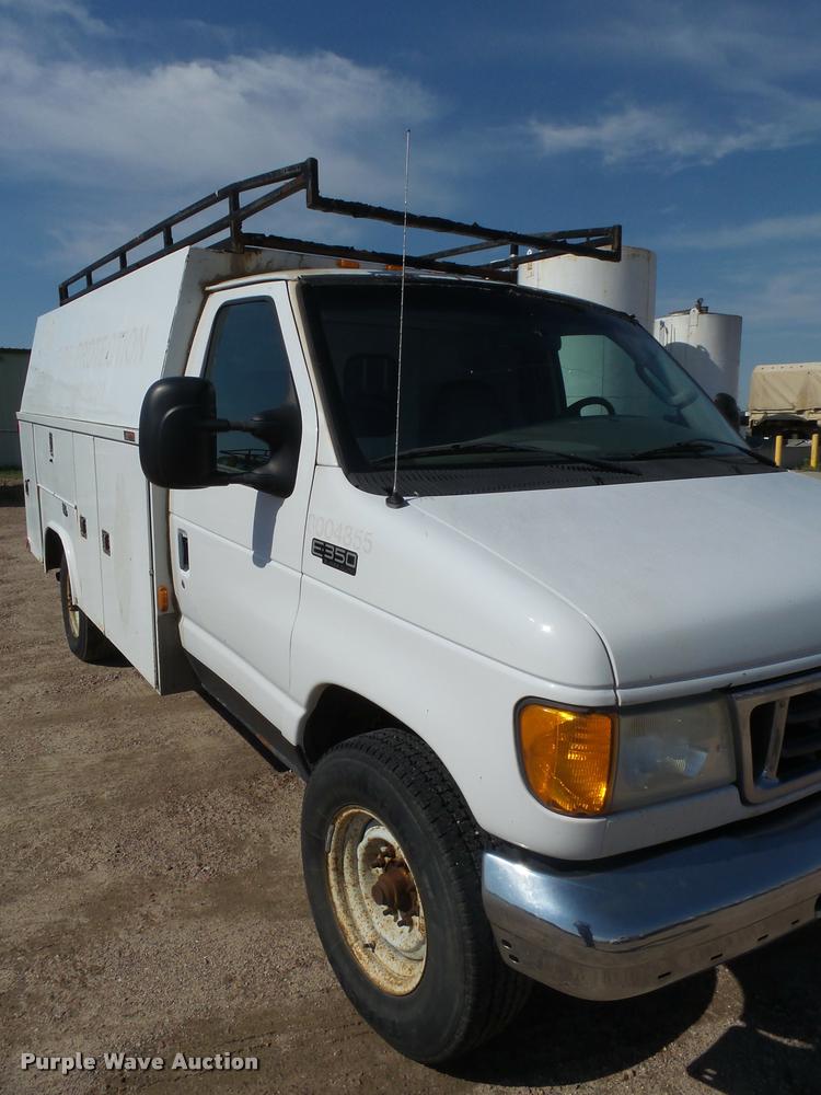 image for item DH9613 2004 Ford E350 Super Duty utility van