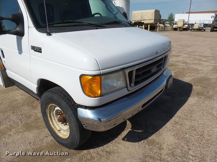 image for item DH9613 2004 Ford E350 Super Duty utility van