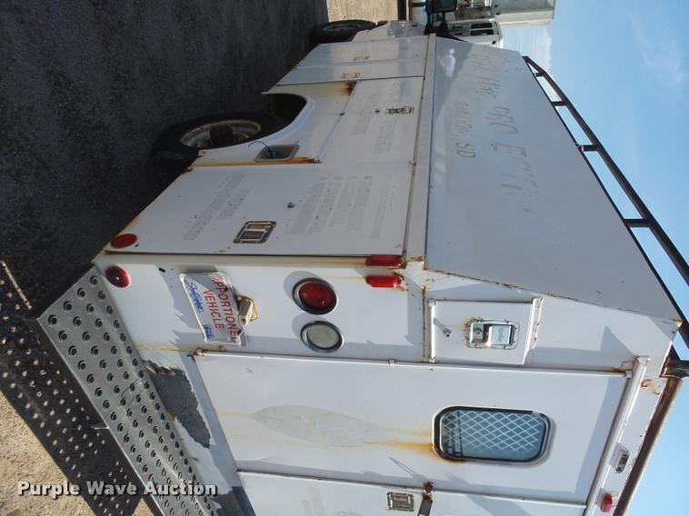 image for item DH9613 2004 Ford E350 Super Duty utility van