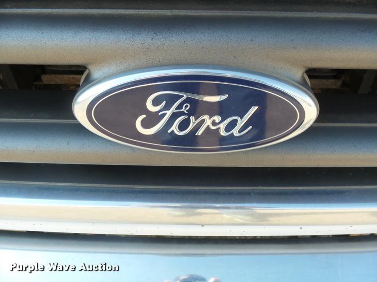 image for item DH9613 2004 Ford E350 Super Duty utility van