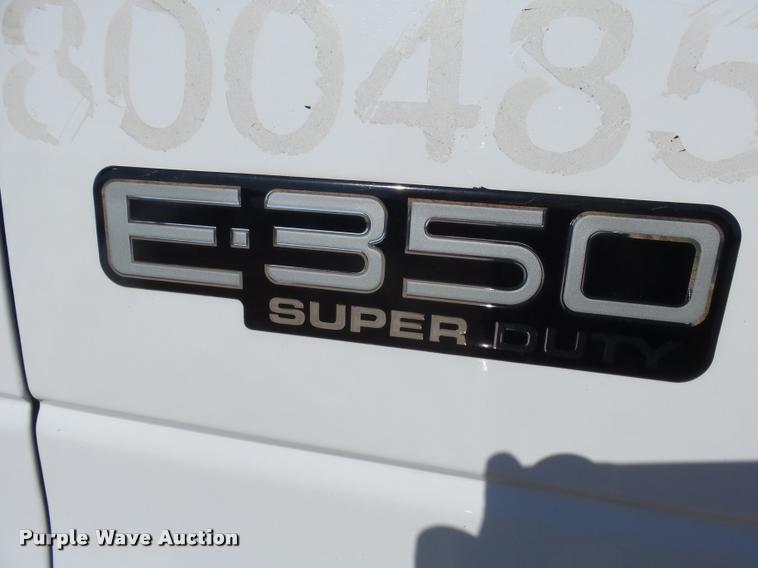 image for item DH9613 2004 Ford E350 Super Duty utility van