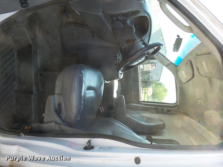 image for item DH9613 2004 Ford E350 Super Duty utility van
