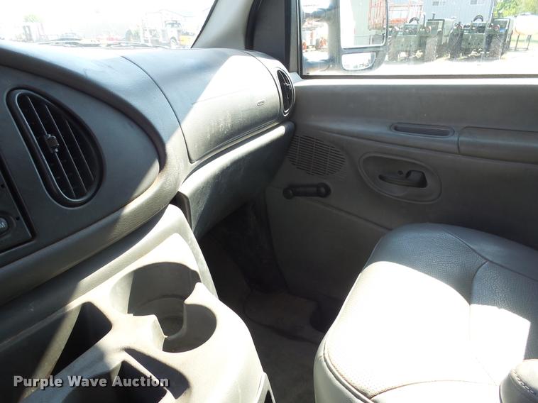 image for item DH9613 2004 Ford E350 Super Duty utility van