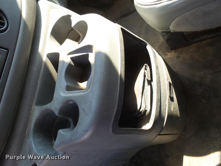 image for item DH9613 2004 Ford E350 Super Duty utility van