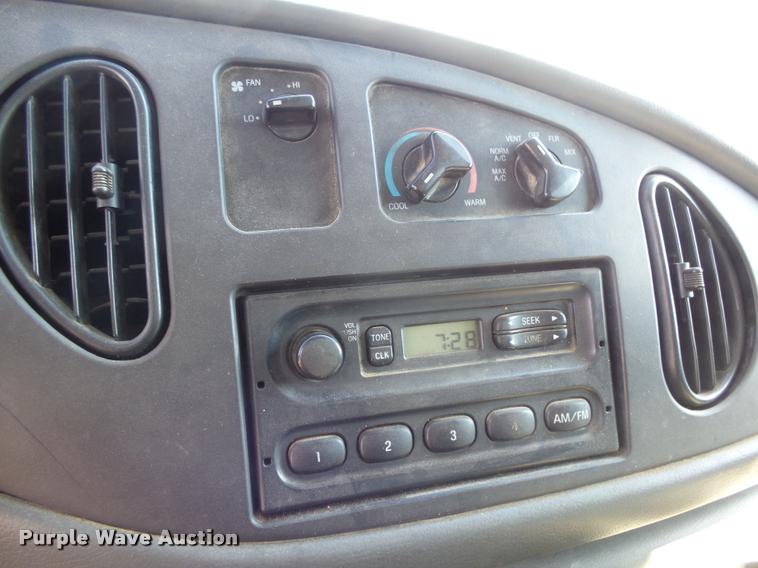 image for item DH9613 2004 Ford E350 Super Duty utility van