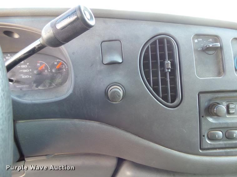 image for item DH9613 2004 Ford E350 Super Duty utility van