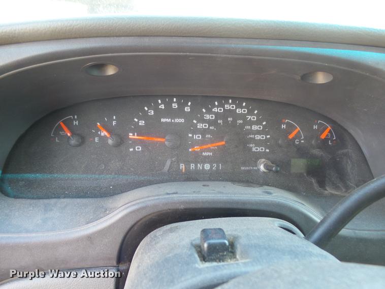 image for item DH9613 2004 Ford E350 Super Duty utility van