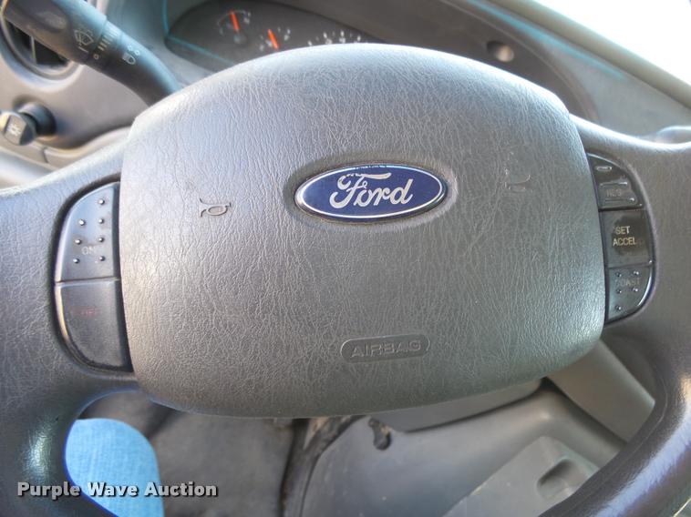 image for item DH9613 2004 Ford E350 Super Duty utility van