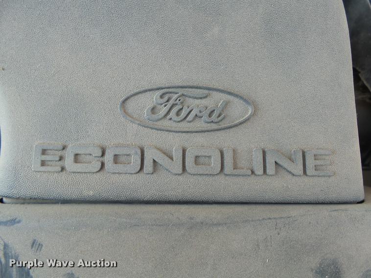 image for item DH9613 2004 Ford E350 Super Duty utility van