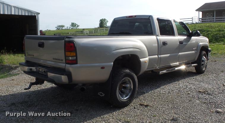 image for item DJ9506 2005 Chevrolet Silverado 3500 Crew Cab pickup truck