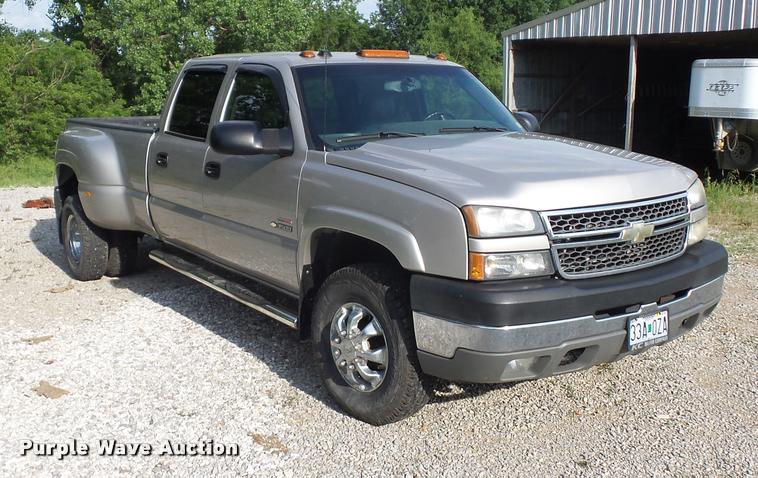 image for item DJ9506 2005 Chevrolet Silverado 3500 Crew Cab pickup truck