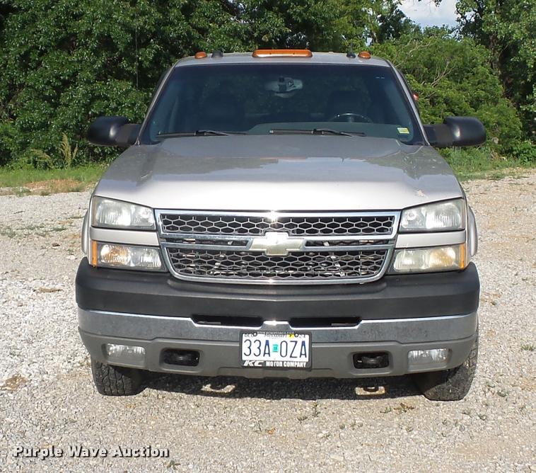 image for item DJ9506 2005 Chevrolet Silverado 3500 Crew Cab pickup truck