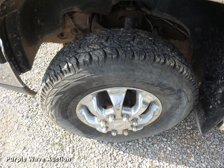 image for item DJ9506 2005 Chevrolet Silverado 3500 Crew Cab pickup truck