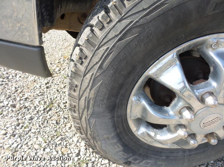 image for item DJ9506 2005 Chevrolet Silverado 3500 Crew Cab pickup truck