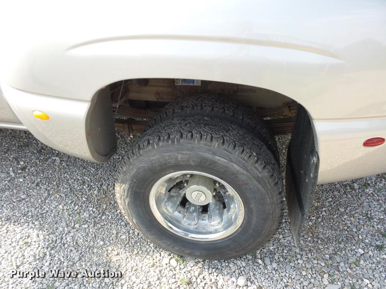 image for item DJ9506 2005 Chevrolet Silverado 3500 Crew Cab pickup truck