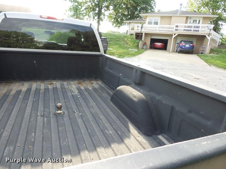 image for item DJ9506 2005 Chevrolet Silverado 3500 Crew Cab pickup truck