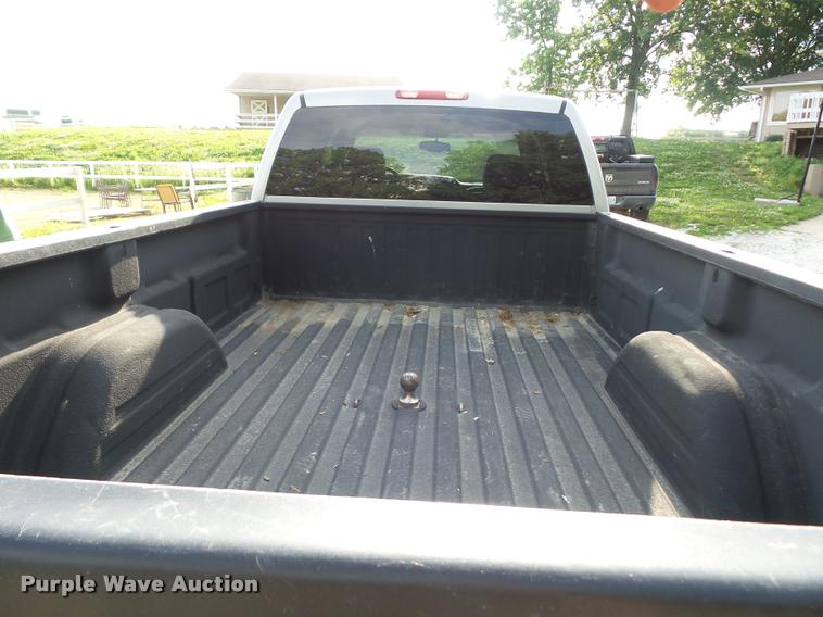 image for item DJ9506 2005 Chevrolet Silverado 3500 Crew Cab pickup truck