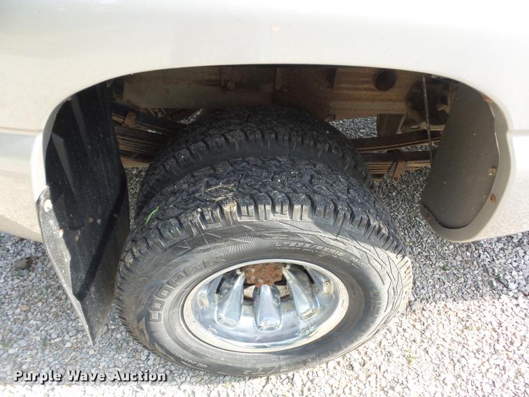 image for item DJ9506 2005 Chevrolet Silverado 3500 Crew Cab pickup truck