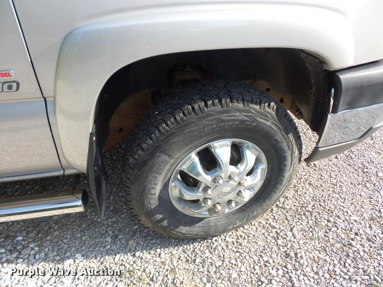 image for item DJ9506 2005 Chevrolet Silverado 3500 Crew Cab pickup truck