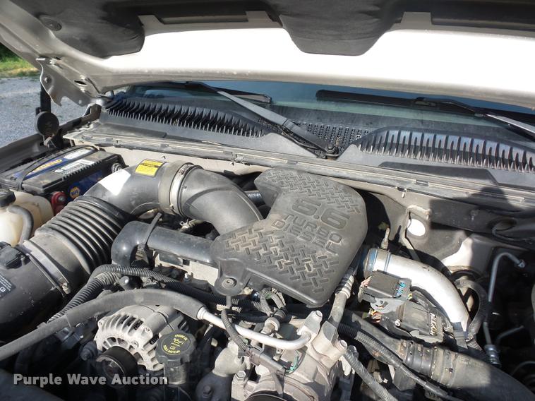 image for item DJ9506 2005 Chevrolet Silverado 3500 Crew Cab pickup truck