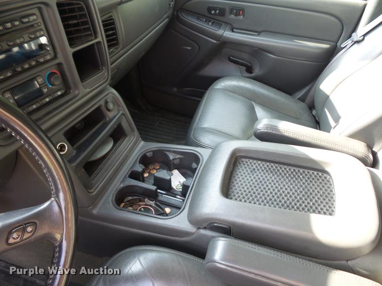 image for item DJ9506 2005 Chevrolet Silverado 3500 Crew Cab pickup truck