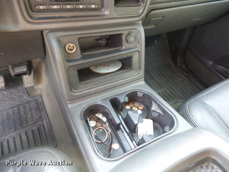 image for item DJ9506 2005 Chevrolet Silverado 3500 Crew Cab pickup truck