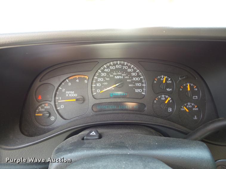 image for item DJ9506 2005 Chevrolet Silverado 3500 Crew Cab pickup truck