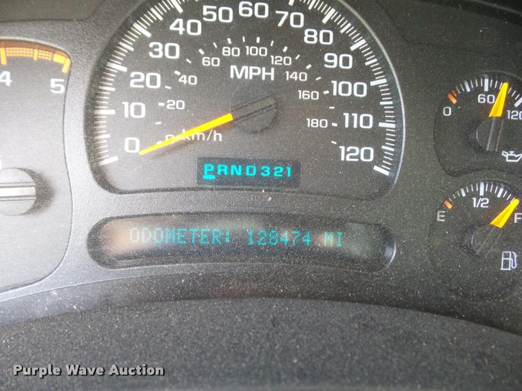 image for item DJ9506 2005 Chevrolet Silverado 3500 Crew Cab pickup truck