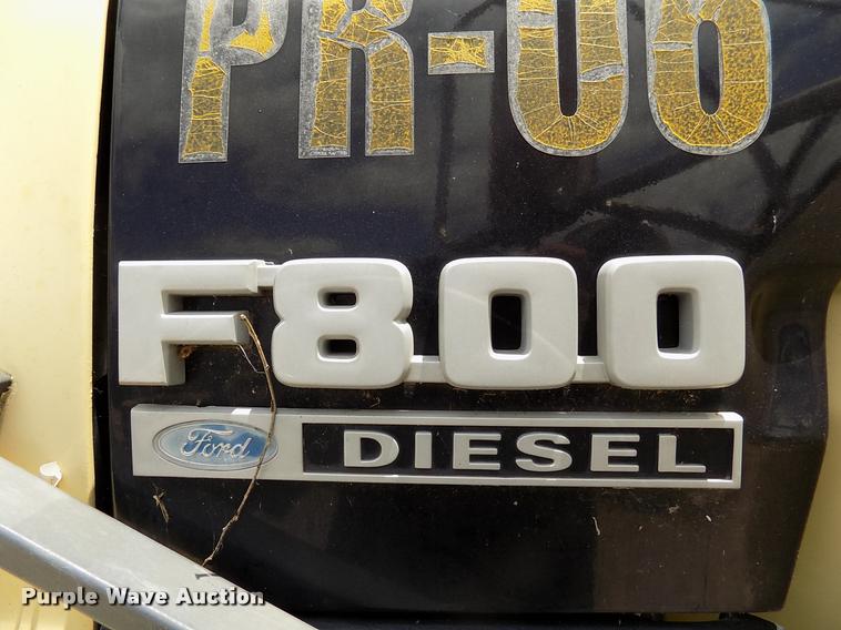 image for item DK9990 1993 Ford F800 box truck