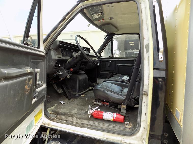 image for item DK9990 1993 Ford F800 box truck