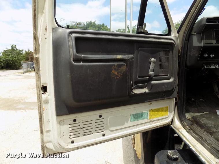image for item DK9990 1993 Ford F800 box truck