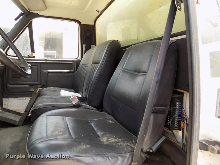 image for item DK9990 1993 Ford F800 box truck