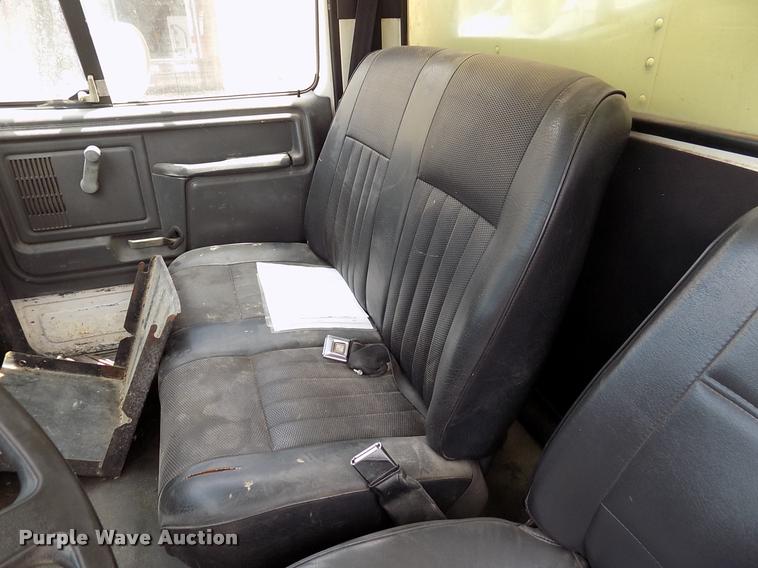 image for item DK9990 1993 Ford F800 box truck