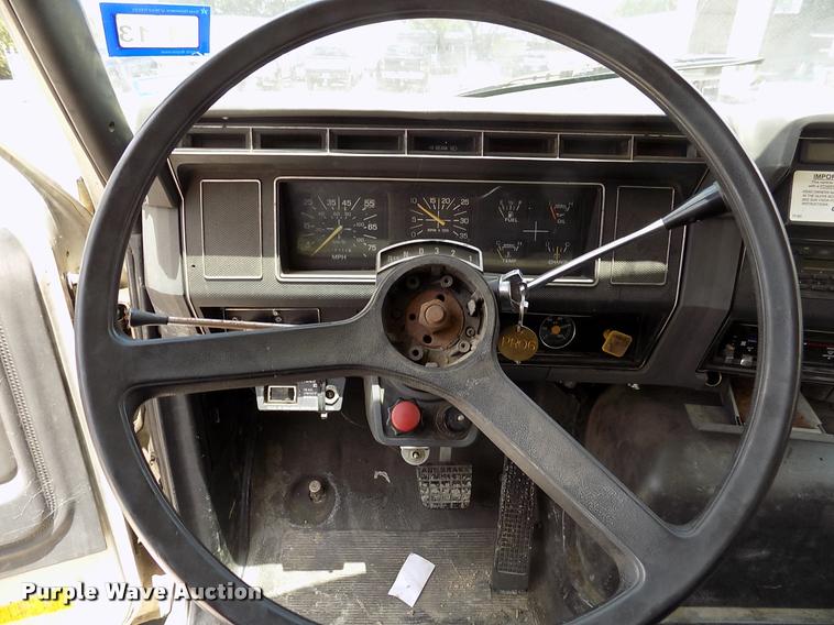image for item DK9990 1993 Ford F800 box truck
