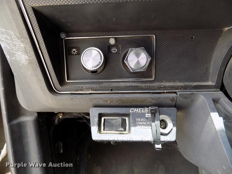 image for item DK9990 1993 Ford F800 box truck