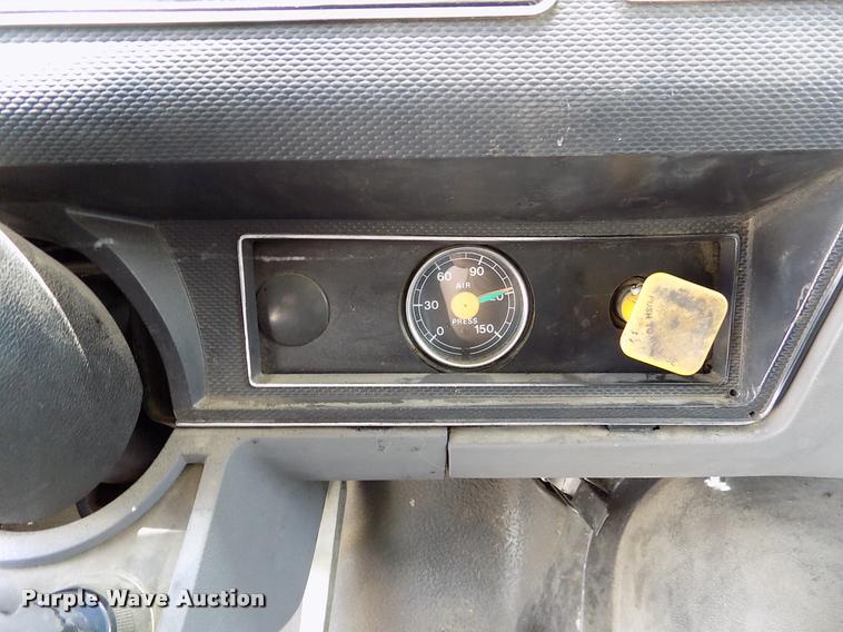 image for item DK9990 1993 Ford F800 box truck