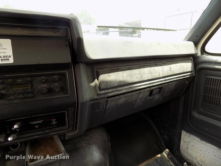 image for item DK9990 1993 Ford F800 box truck