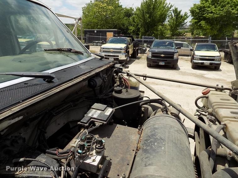 image for item DK9990 1993 Ford F800 box truck