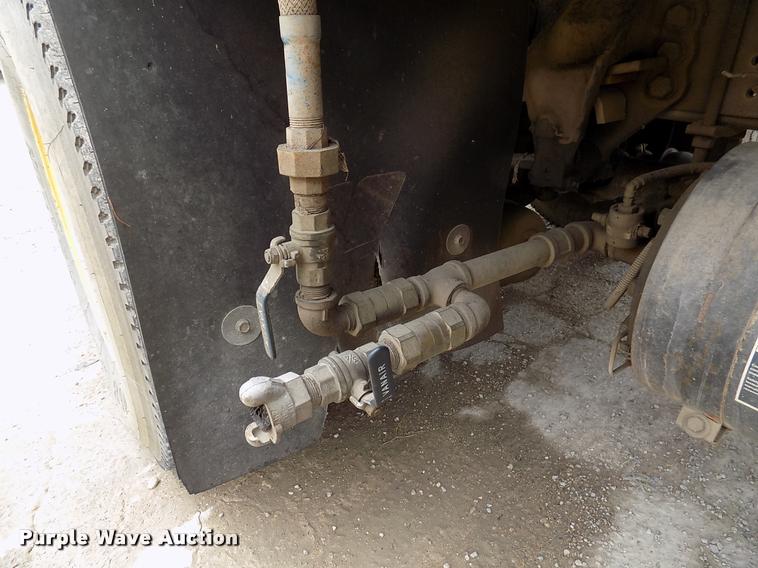 image for item DK9990 1993 Ford F800 box truck