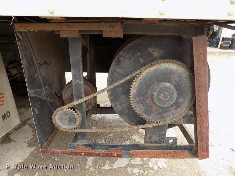 image for item DK9990 1993 Ford F800 box truck