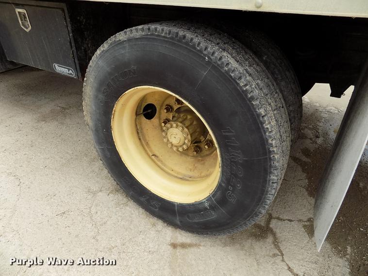 image for item DK9990 1993 Ford F800 box truck