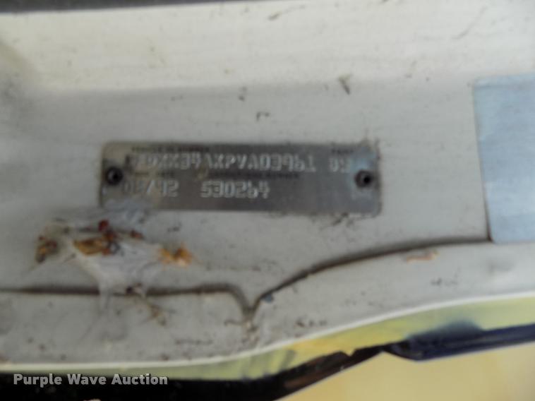 image for item DK9990 1993 Ford F800 box truck