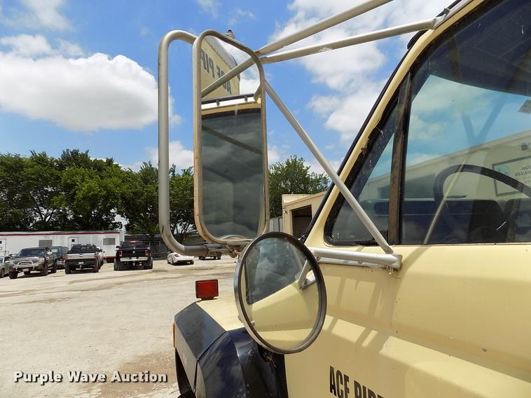 image for item DK9990 1993 Ford F800 box truck