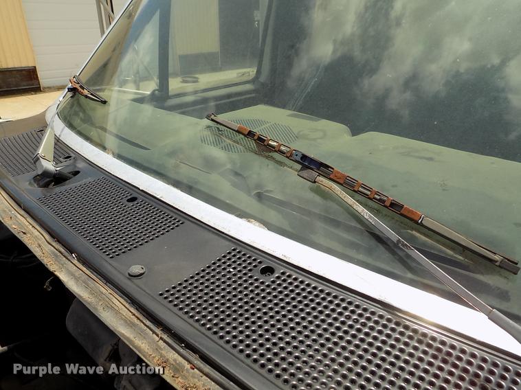 image for item DK9990 1993 Ford F800 box truck