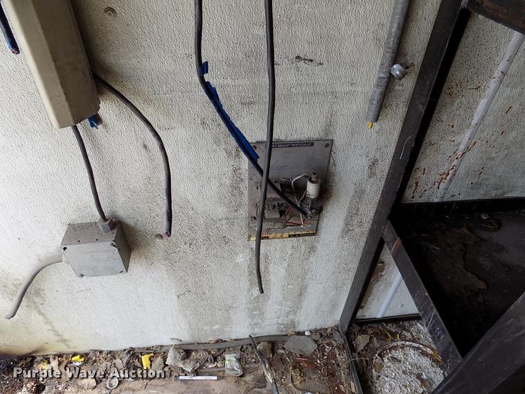 image for item DK9990 1993 Ford F800 box truck