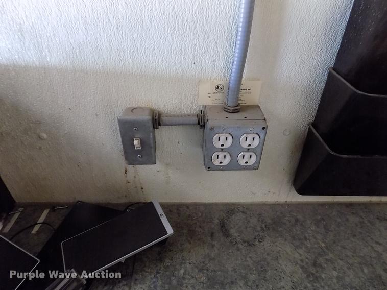 image for item DK9990 1993 Ford F800 box truck