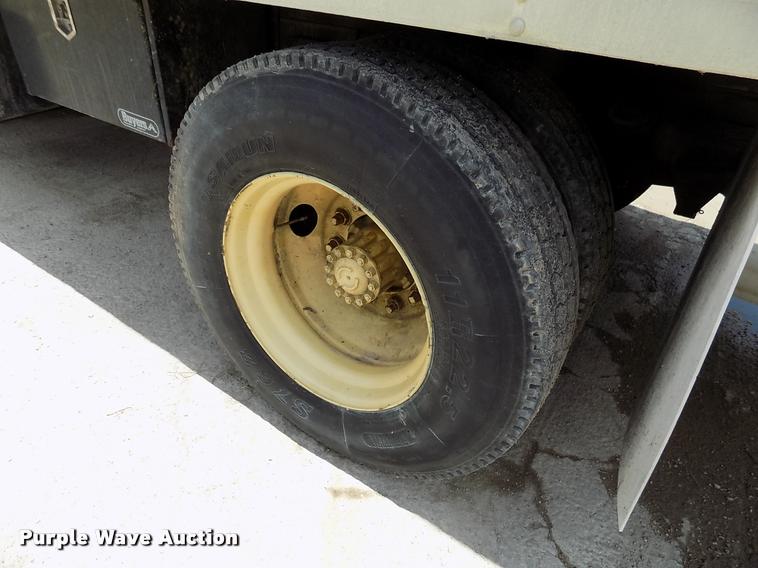 image for item DK9990 1993 Ford F800 box truck