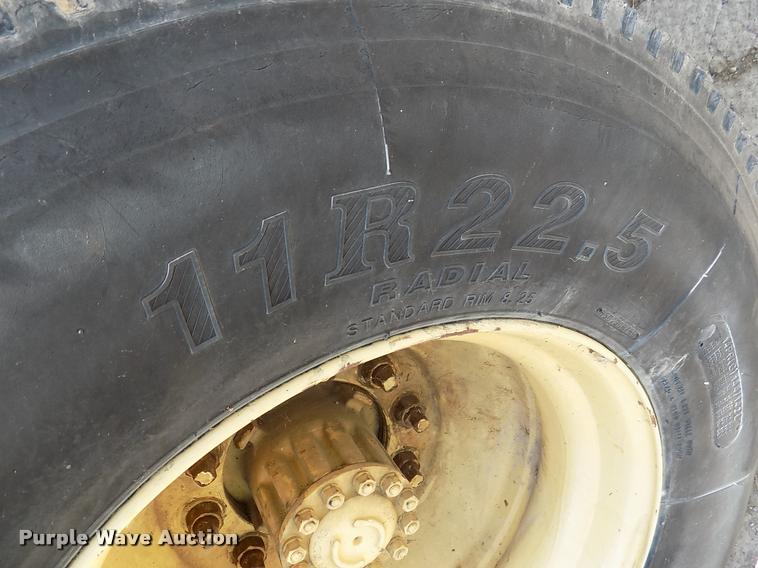 image for item DK9990 1993 Ford F800 box truck