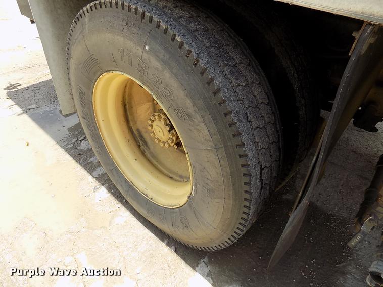 image for item DK9990 1993 Ford F800 box truck