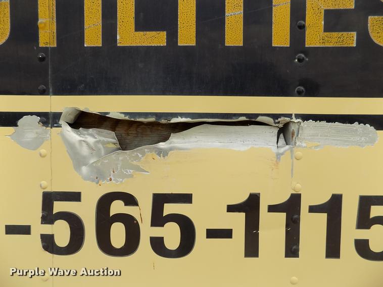 image for item DK9990 1993 Ford F800 box truck